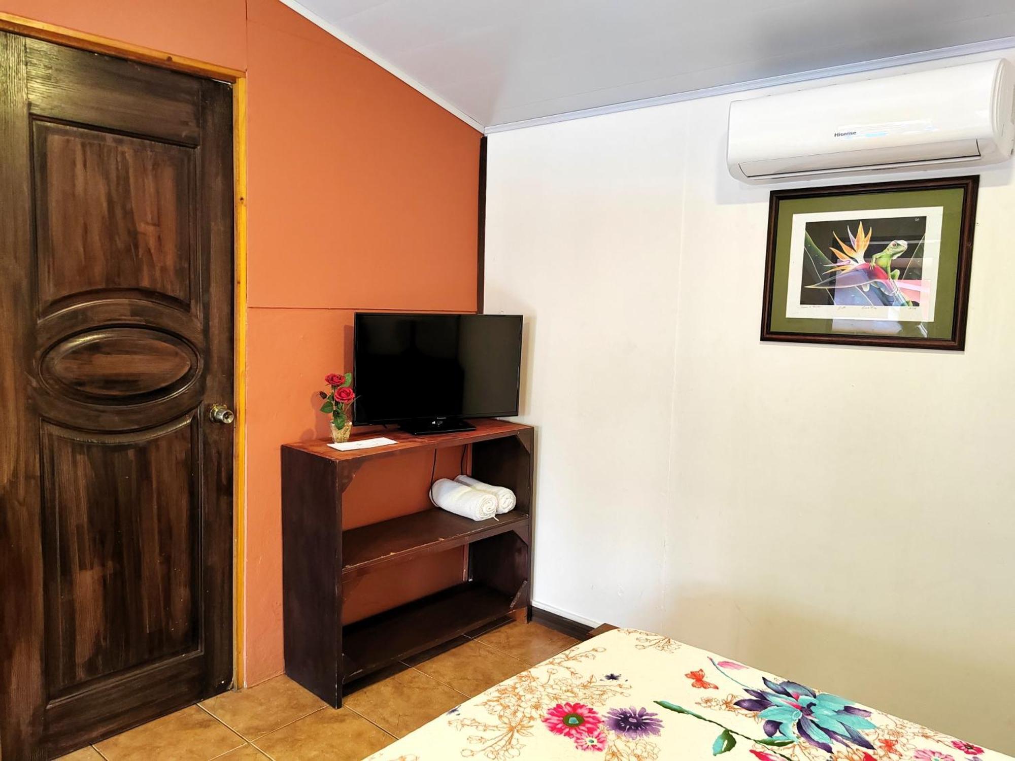 Hotel Los Ranchos Jaco Exterior photo